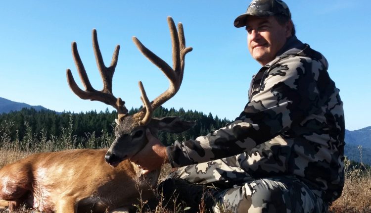 Blacktail deer hunting season20